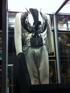 I don't blame Elvis. I'd wear this every day, too.